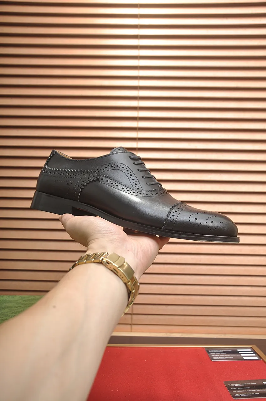 Men's shoes💰660💶 Brand: GUCCI (Gucci) Standard code: Men's code 39/44 (45/46 can be customized) Grade: Same as the official website Original quality Material: Original cowhide Water-dyed cowhide lining Original rubber outsole Style category: Men's fashionable casual leather shoes Distinguished big-name luxury elements top luxury Color: Actual picture